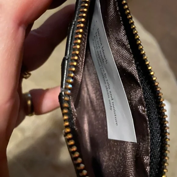 Black or White Leather Card and Coin Holder - Picture 6 of 6